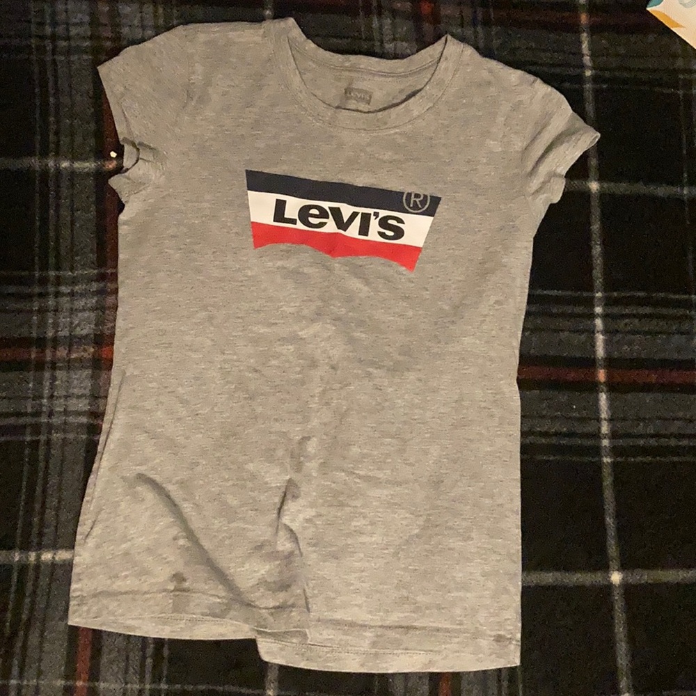 Levi’s t-shirt